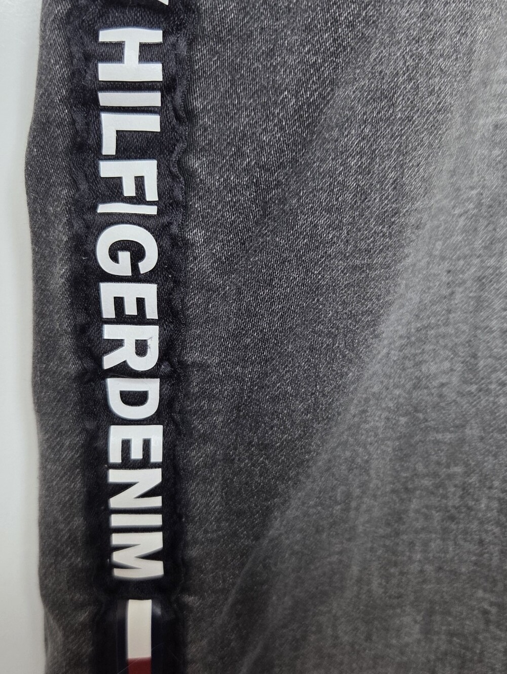 Tommy Hilfiger Men's Black Washed Jogger Jeans - Picture 8 of 12